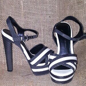 Jessica Simpson, Size 6, Navy Blue & White